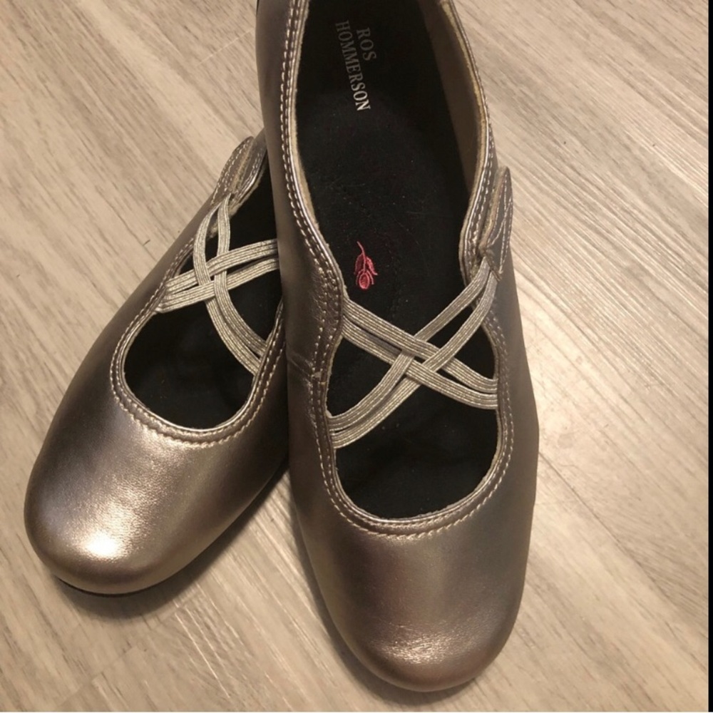 Gold Ros Hommerson shoes size 10.5WW